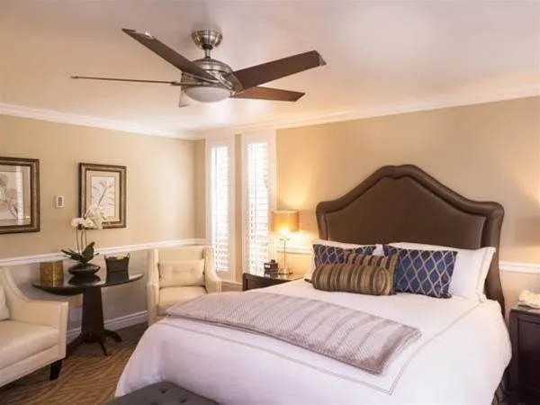 Carriage House Inn
