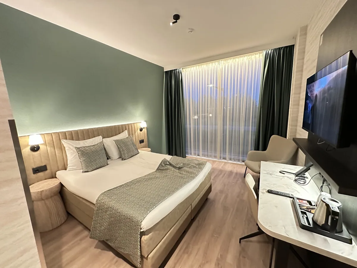OZO Hotels De President Airport