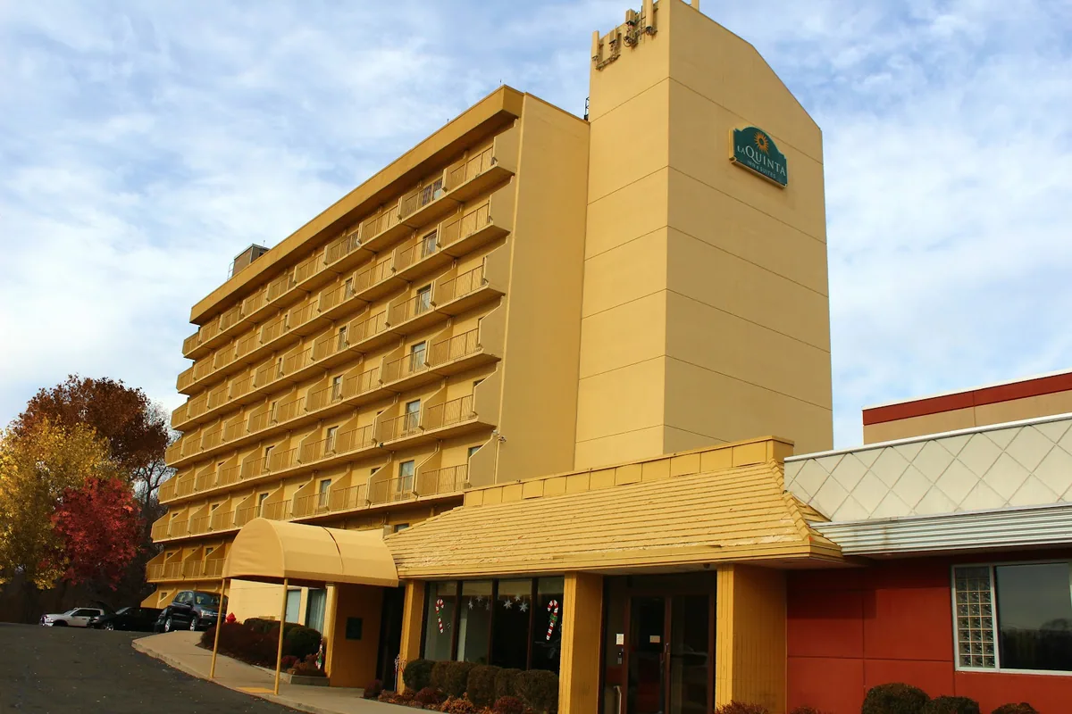 La Quinta Inn & Suites by Wyndham Stamford / New York City
