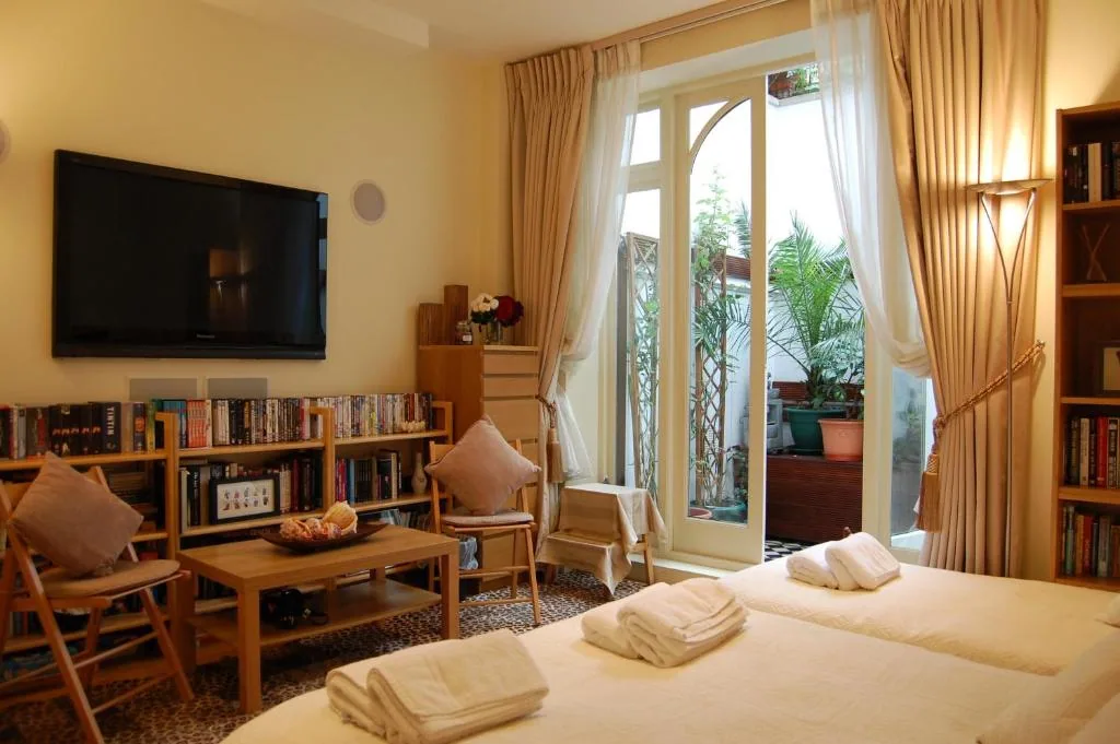 Bed & Breakfast/ Georgiana's Guest House