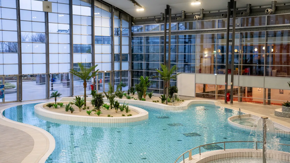 Jangle Hotel Paris CDG Airport