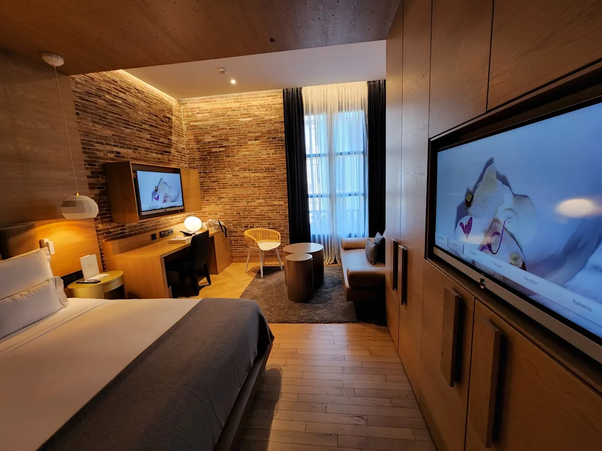 Monument Hotel