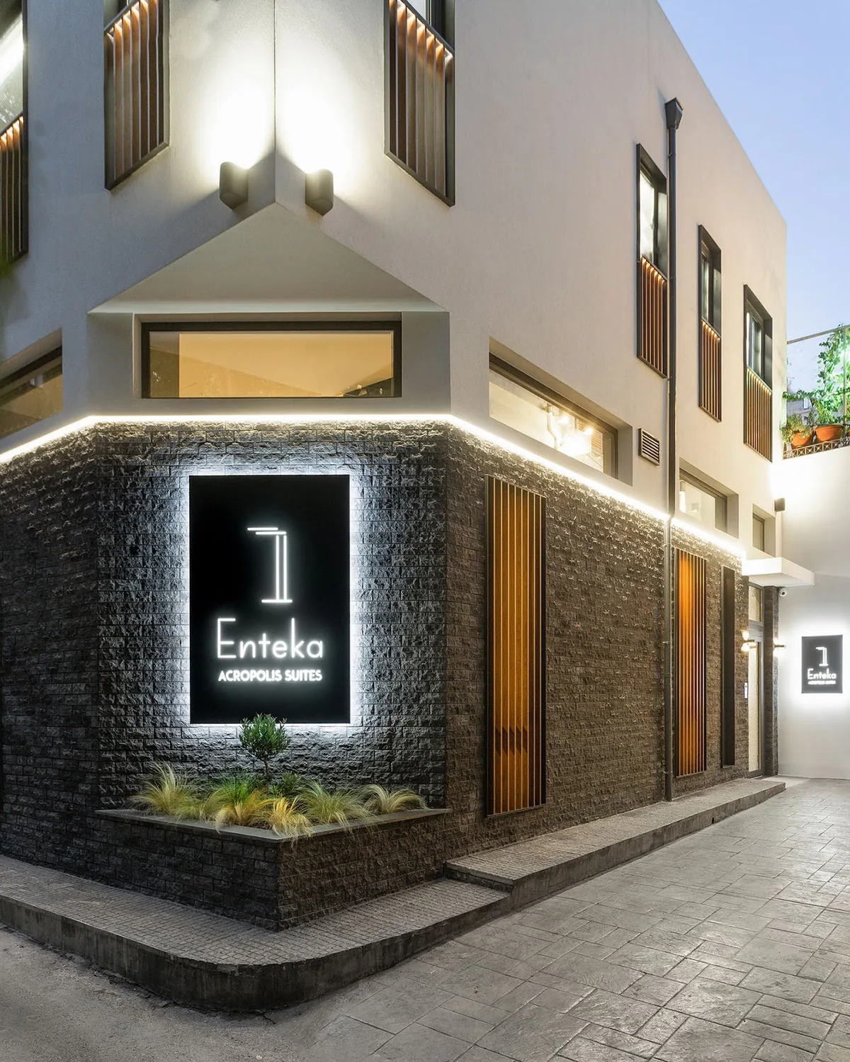 11 Enteka Acropolis Suites