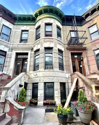 The Brooklyn Riviera Hostel