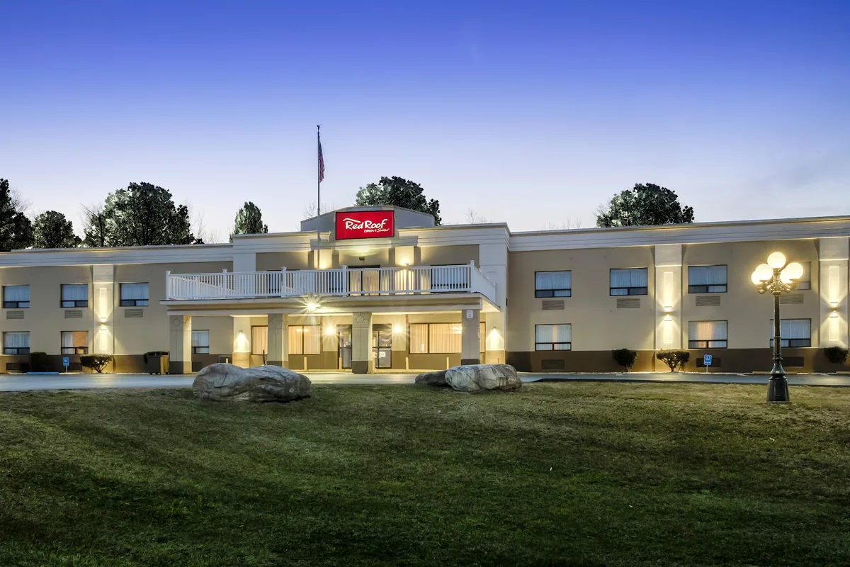 Red Roof Inn & Suites Newburgh - Stewart Airport/ West Point