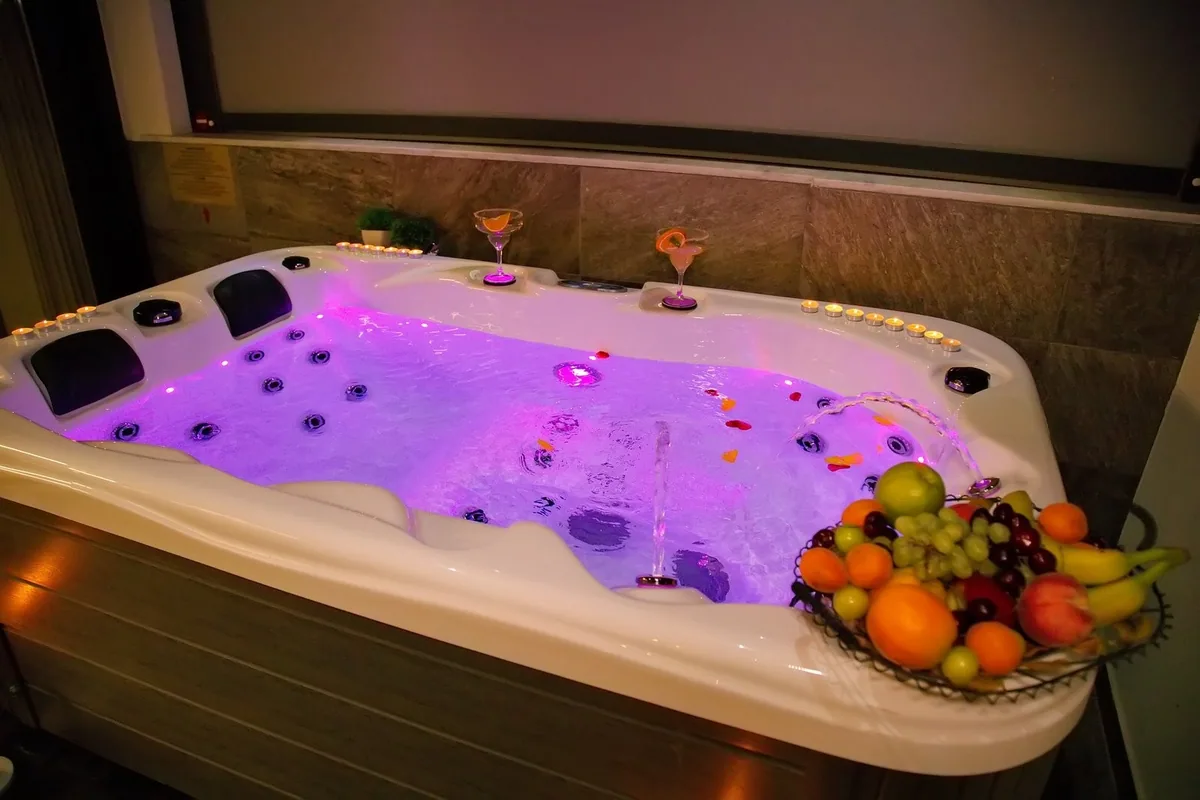 Alex Suite with private jacuzzi and Acropolis view