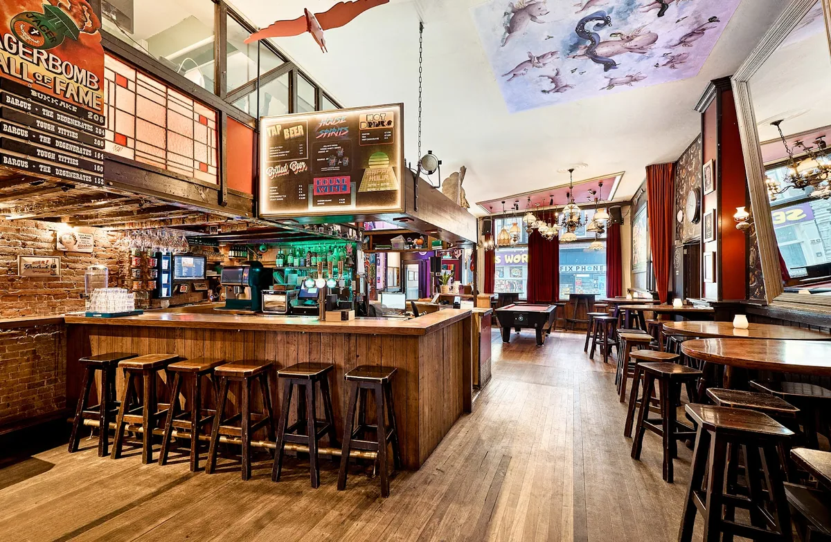 The Flying Pig Downtown Hostel