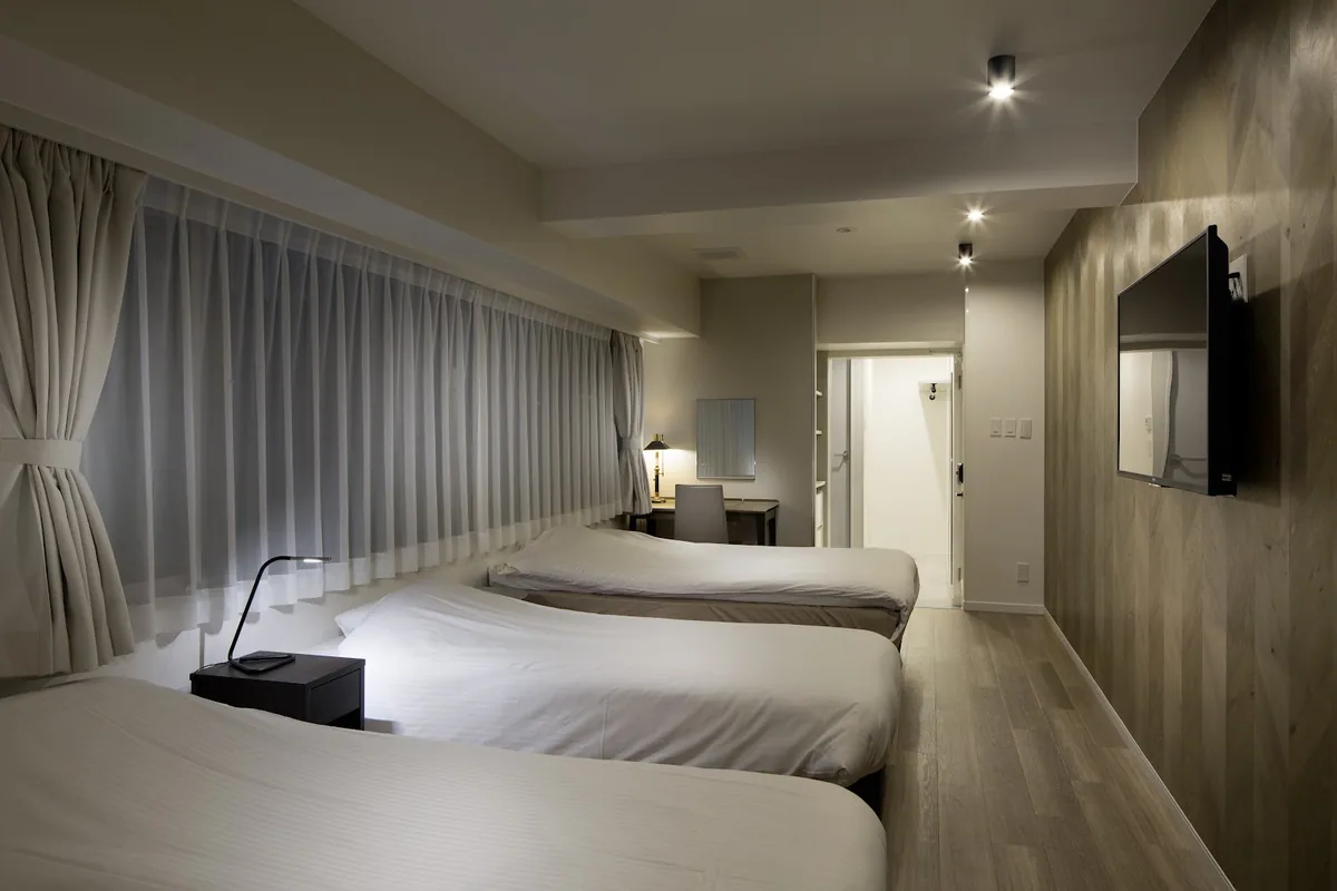 City Hotel N U T S