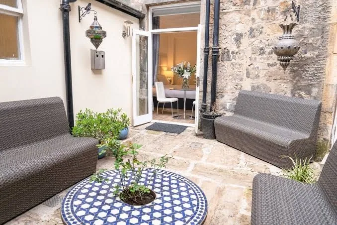 Edinburgh Castle Apartments and Suites