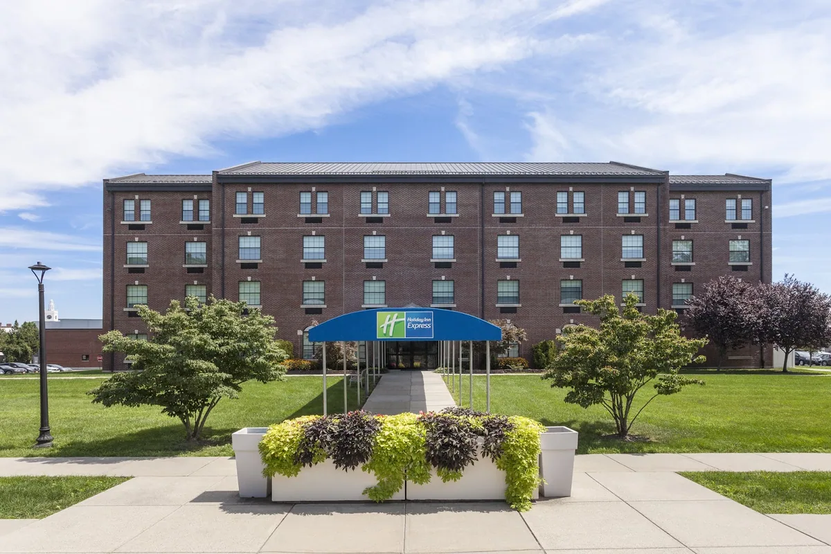 Holiday Inn Express Building 107