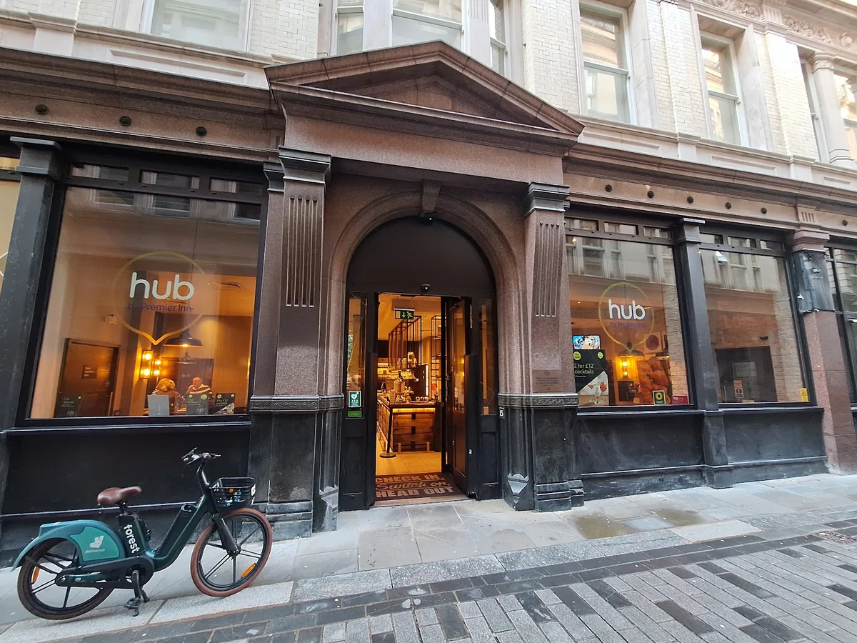 hub by Premier Inn London City Bank hotel