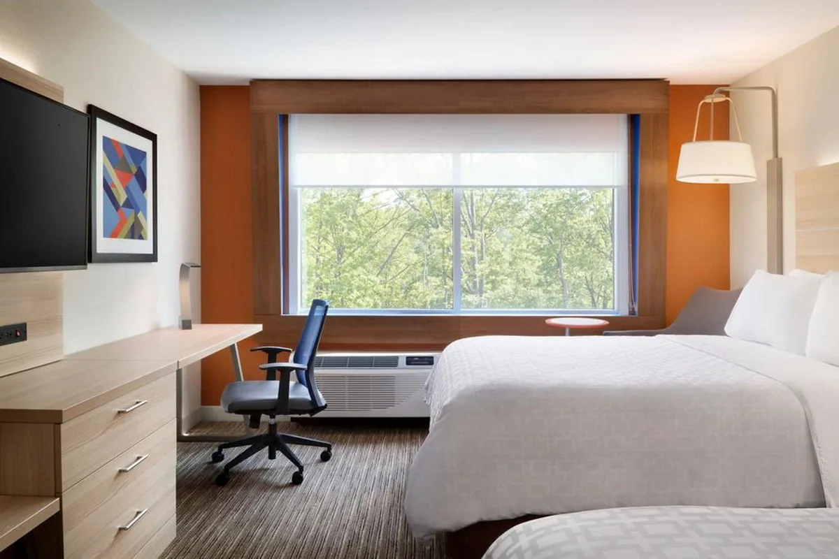 Holiday Inn Express & Suites Woodside LaGuardia Airport by IHG