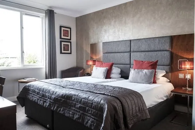 The Fox & Goose Hotel, Ealing