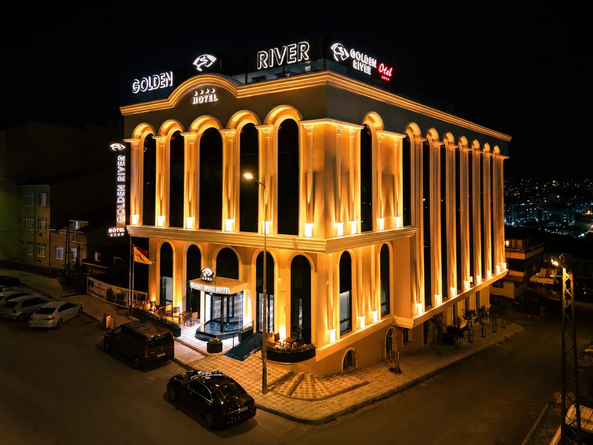 Golden River Hotel by Continent