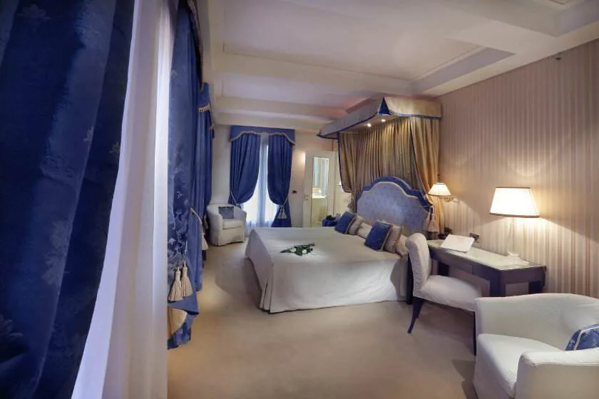 Hotel A La Commedia
