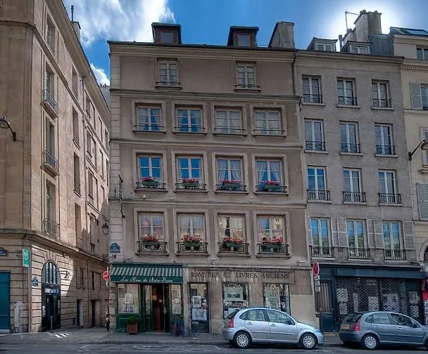 Les Rives de Notre-Dame Hotel