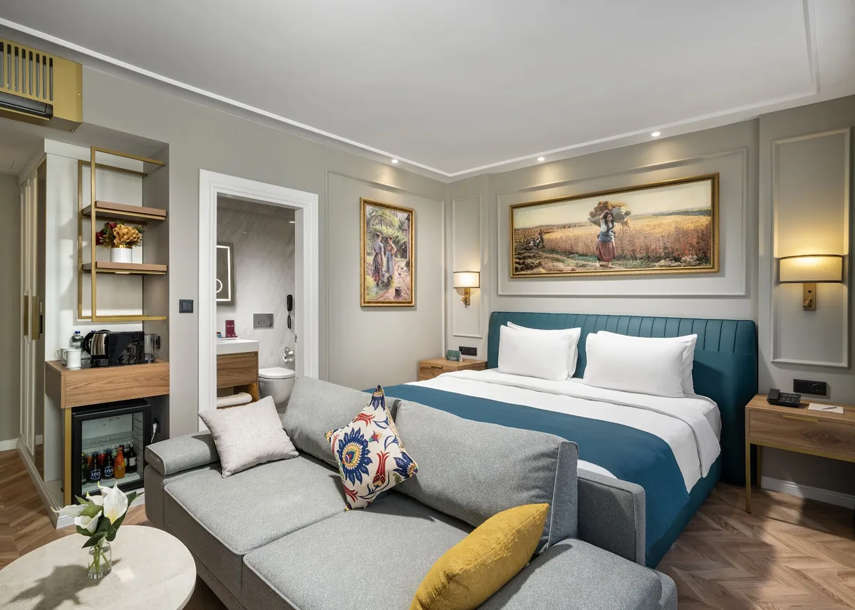 Royan Suites