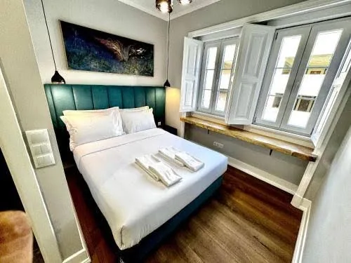 Relax and Explore Lisbon Suites and Rooms