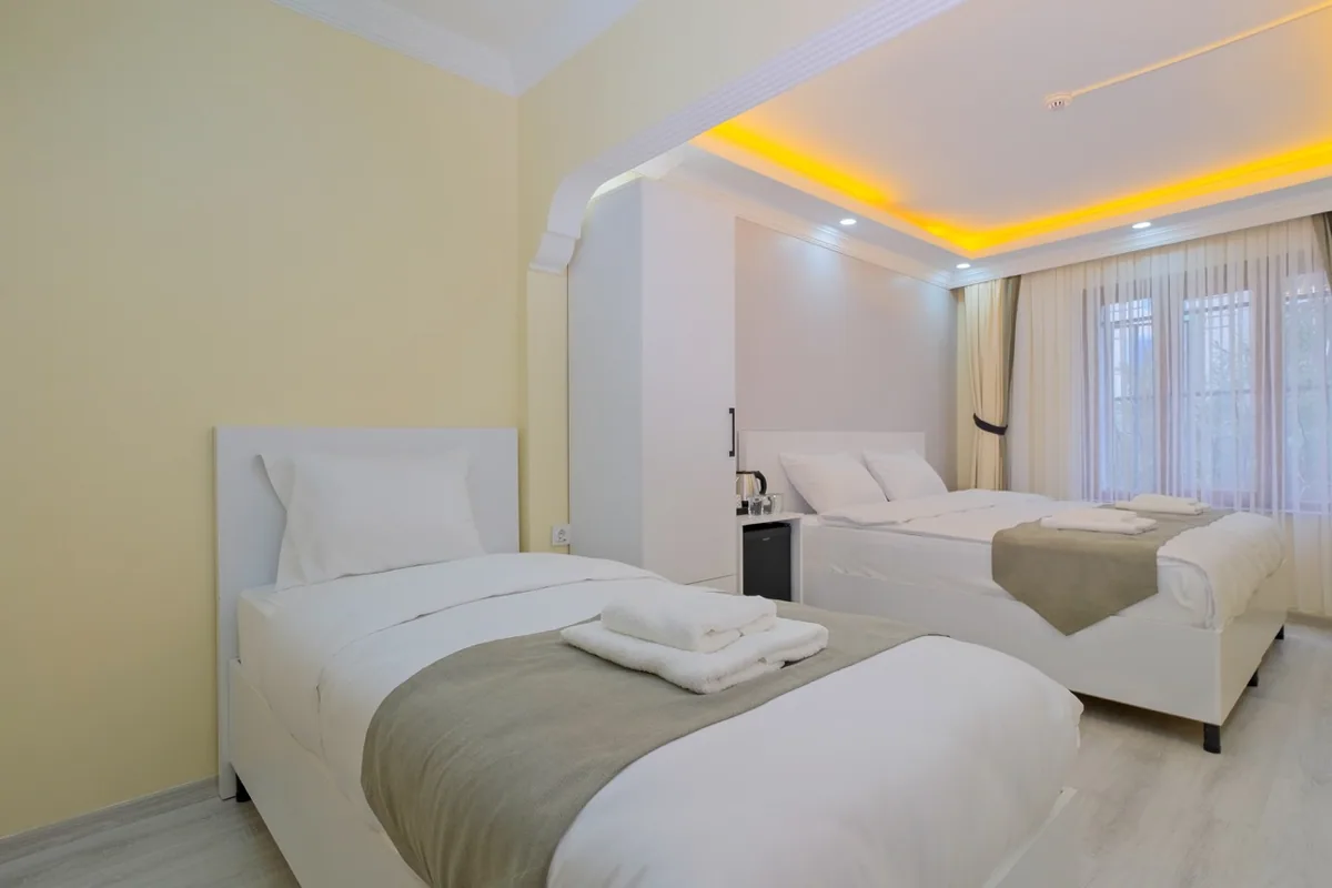 LUCKY HOTEL