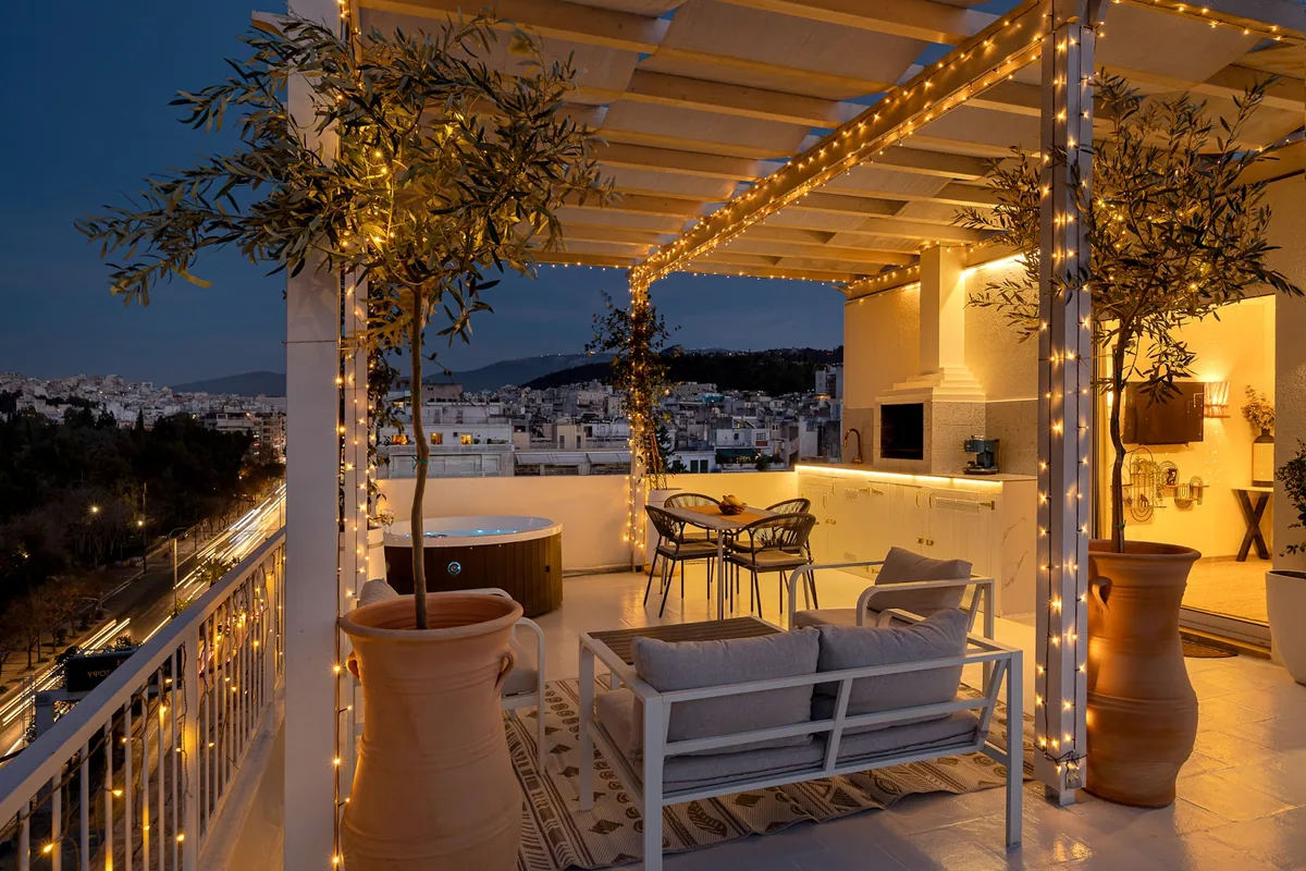 Rooftops of Athens - Areos Studio Jacuzzi & View