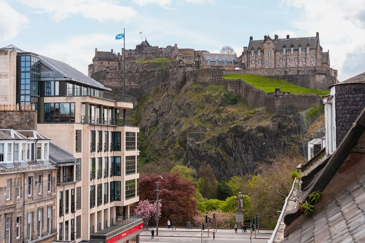 Edinburgh Castle Apartments & Suites