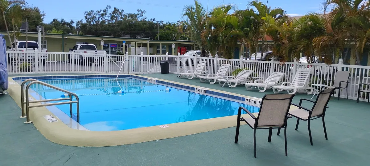 Sunshine Inn & Suites