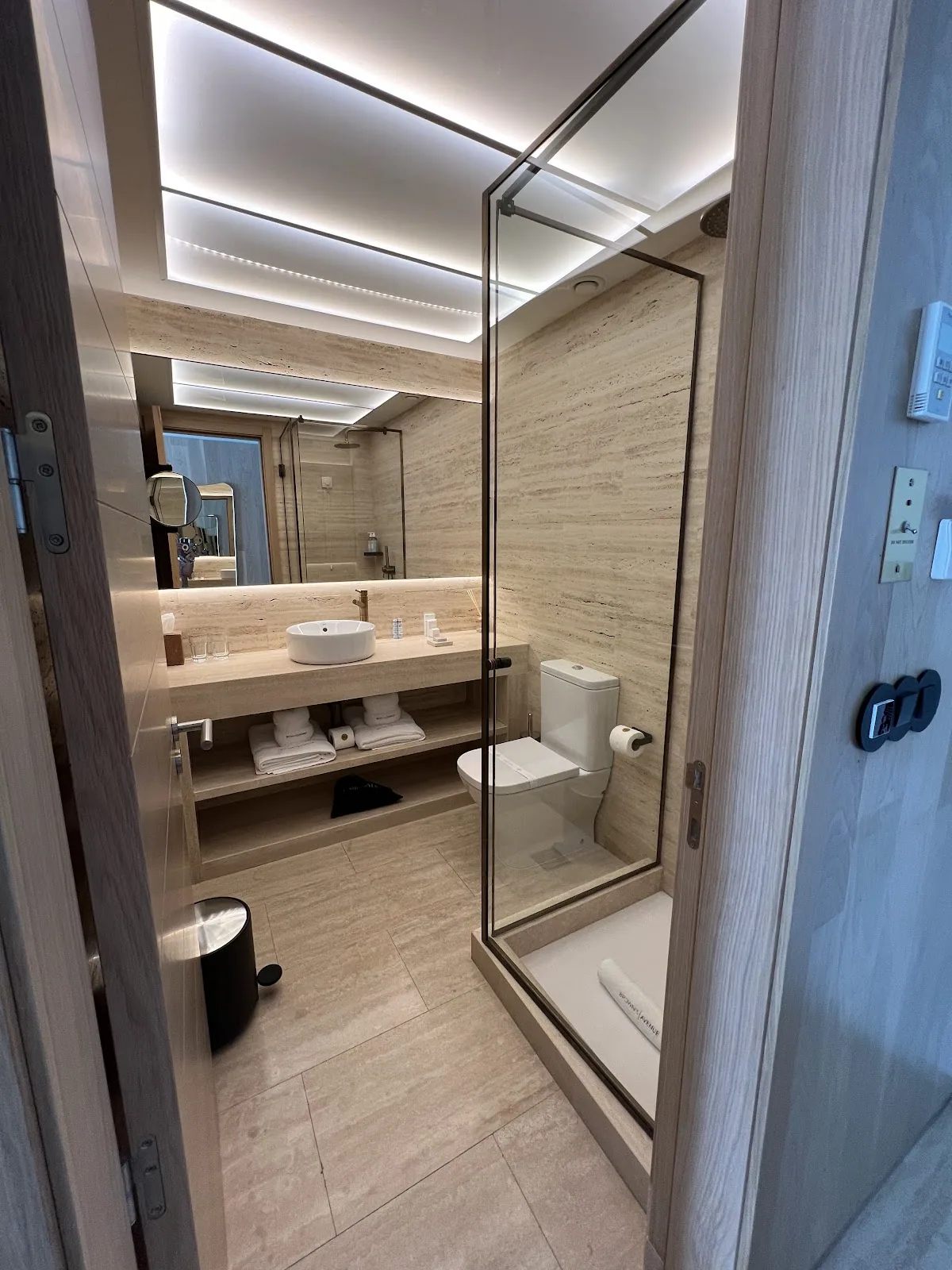 Brown's | Avenue Hotel